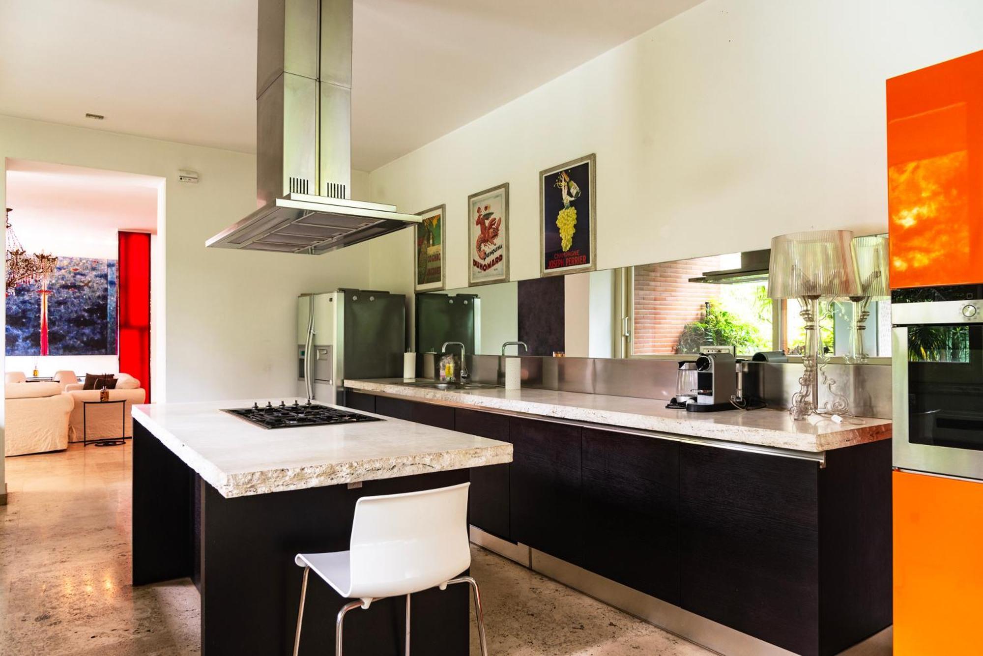 Youhosty - Exclusive Townhouse Garden And Pool