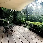 Youhosty - Exclusive Townhouse Garden And Pool