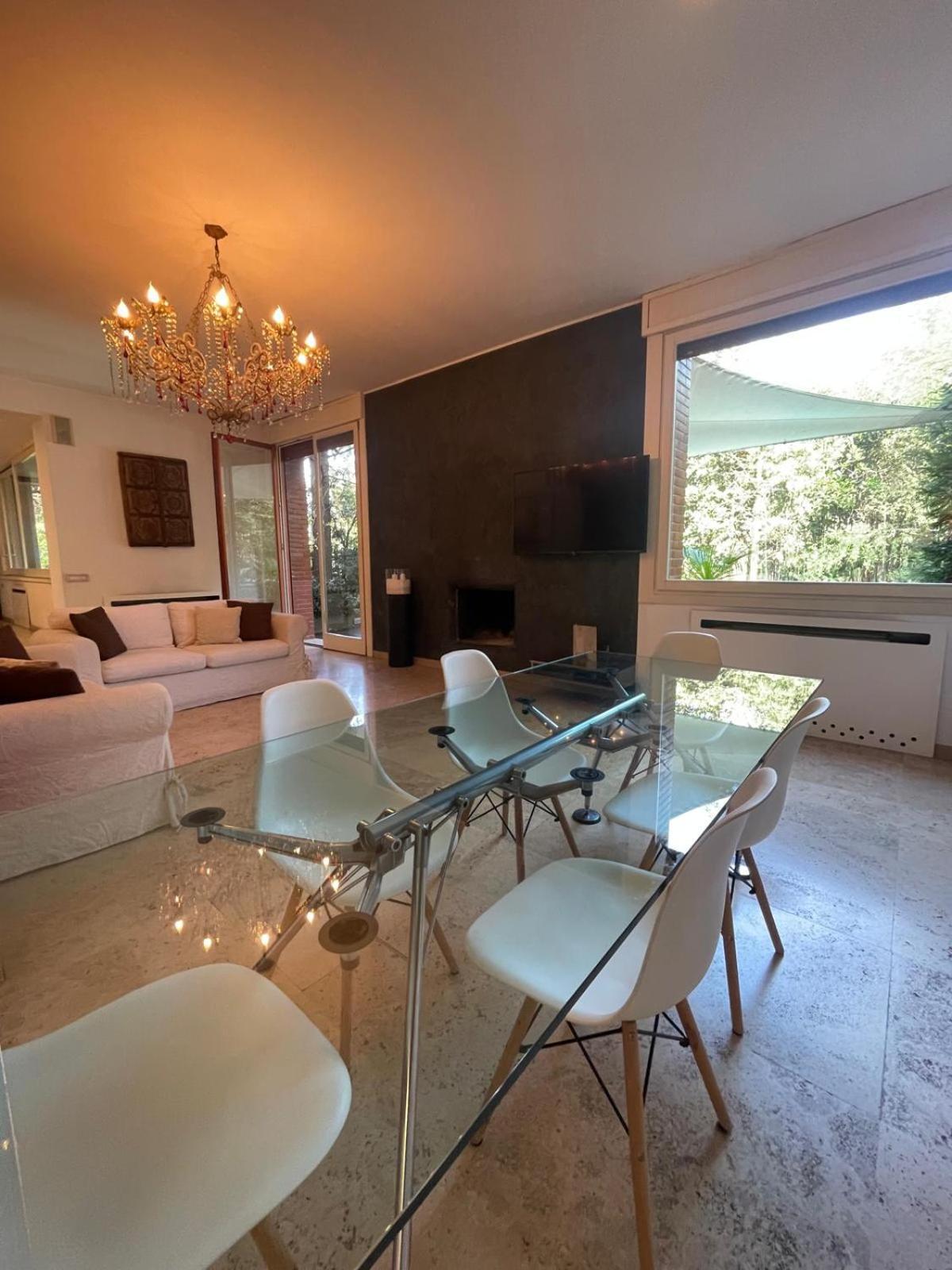 Youhosty - Exclusive Townhouse Garden And Pool